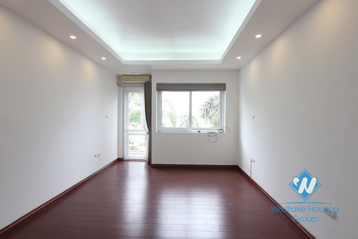 Lakeside house for rent in Tay Ho with amazing lake view 